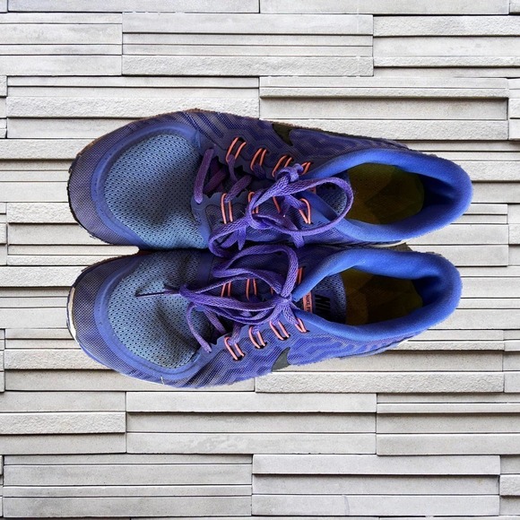 WOMEN’S Bright Blue Nike Shoes Sz. 12 - Picture 5 of 7